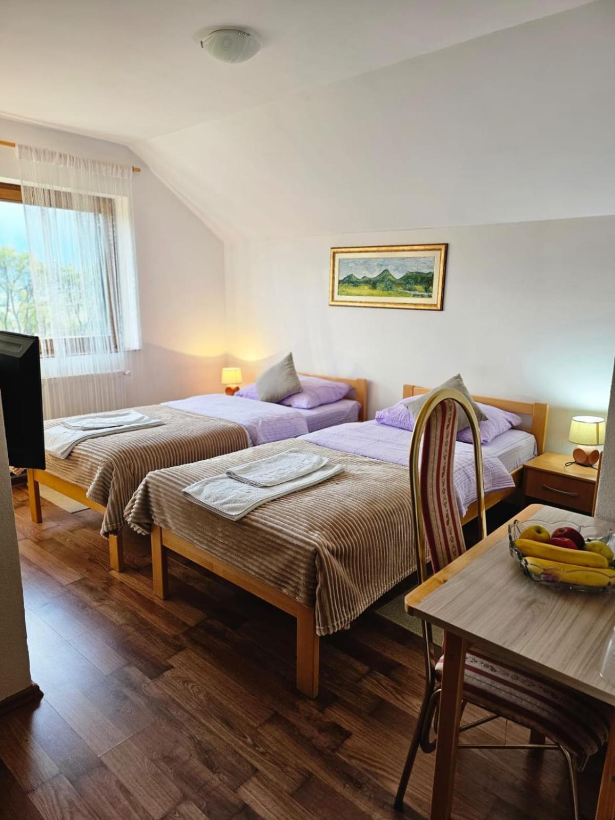 Donji Lapac Rooms Vuksa מראה חיצוני תמונה