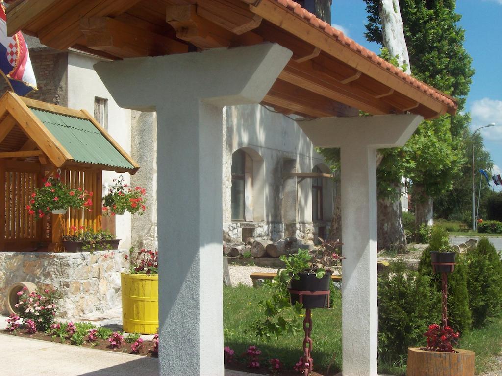 Donji Lapac Rooms Vuksa מראה חיצוני תמונה