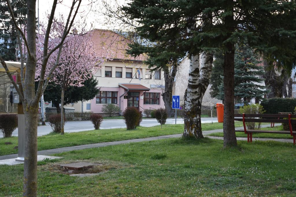 Donji Lapac Rooms Vuksa מראה חיצוני תמונה